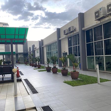 Homestay At Menara U Shah Alam Exterior photo